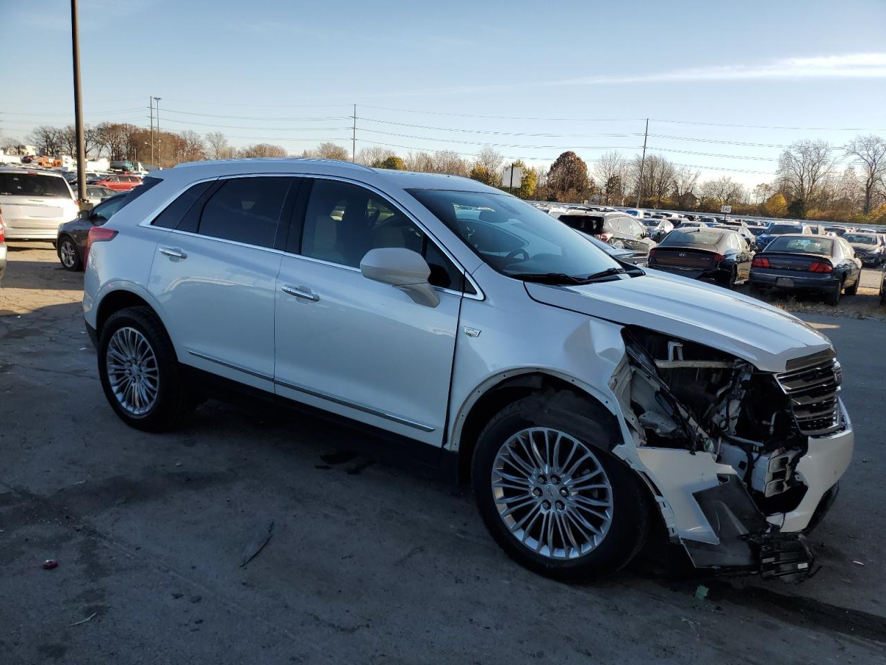 VIN 1GYKNDRS4HZ155402 2017 CADILLAC XT5 no.4