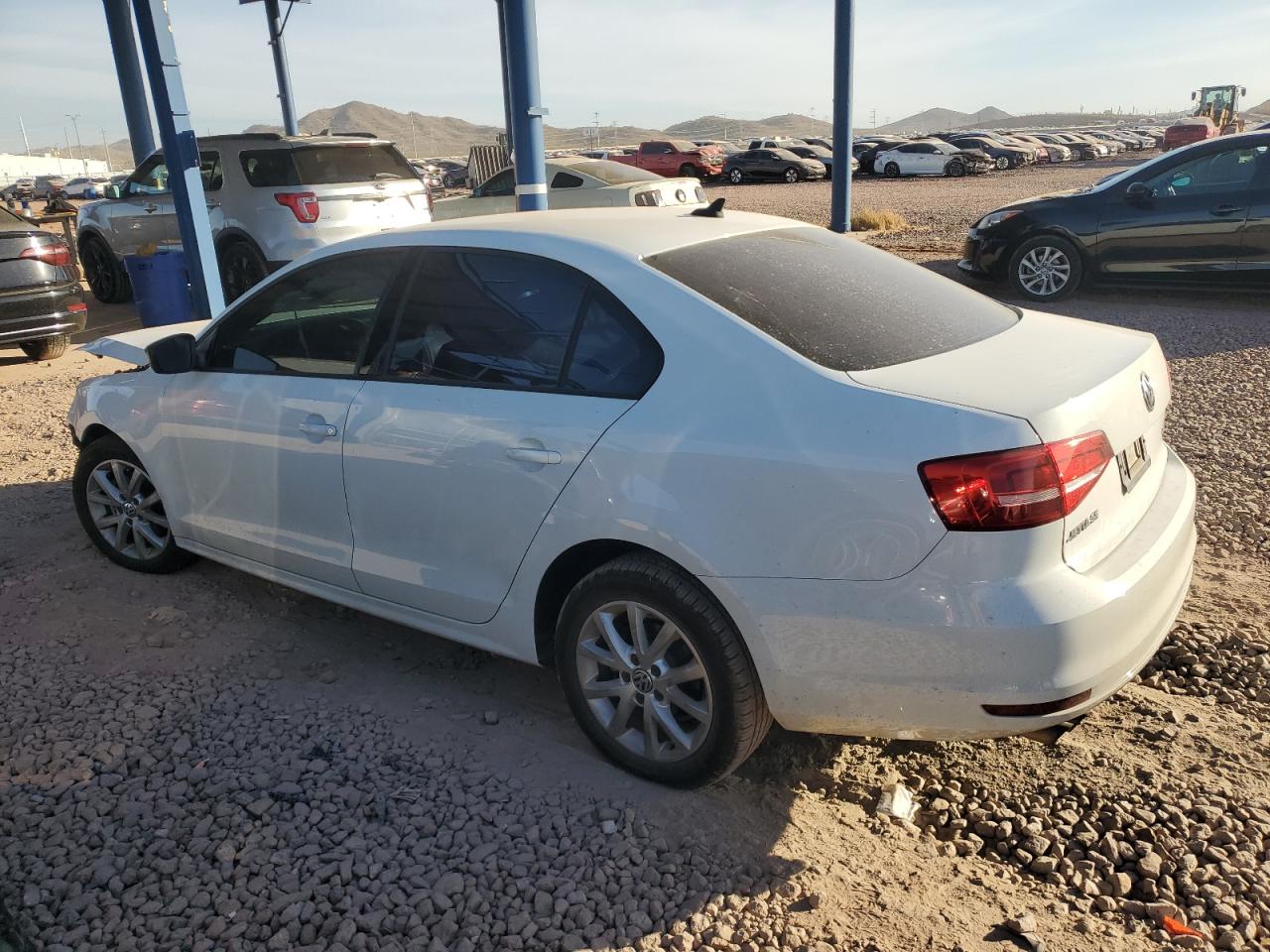 2015 Volkswagen Jetta - Image 2