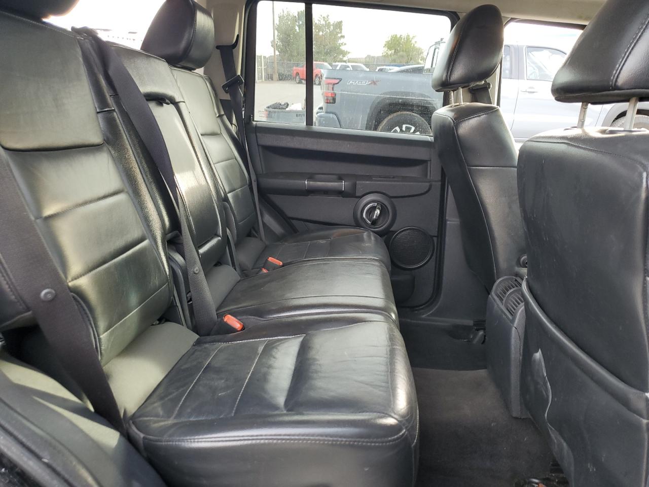 2010 Jeep Commander - Image 11