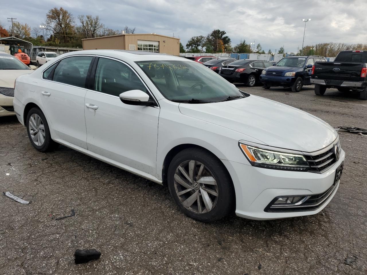 2018 Volkswagen Passat - Image 4