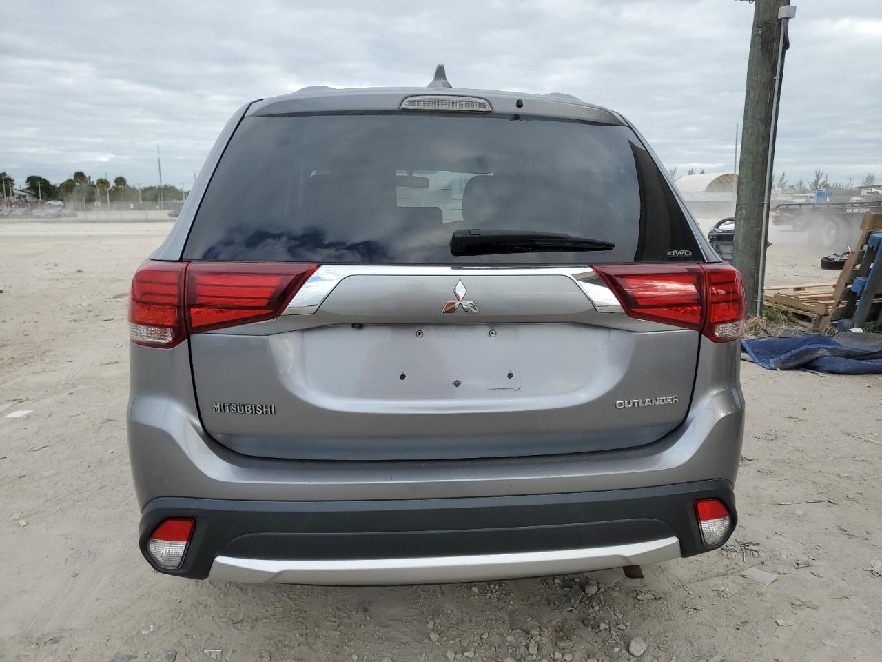 2017 Mitsubishi Outlander Es VIN: JA4AZ2A31HZ051720 Lot: 81591444