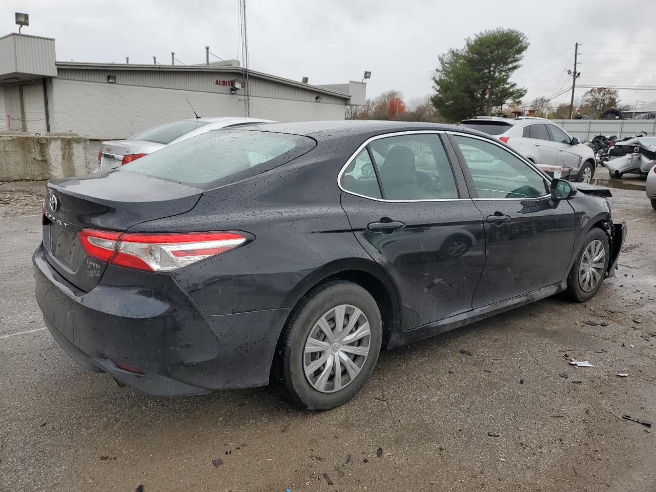 VIN 4T1B11HK2JU077248 2018 TOYOTA CAMRY no.3