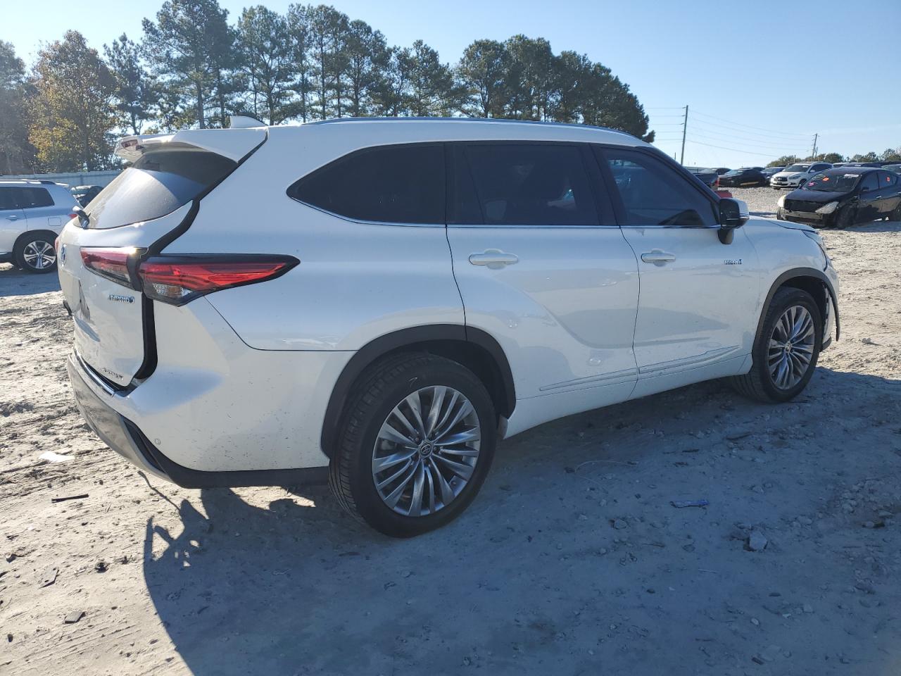 2021 Toyota Highlander - Image 3