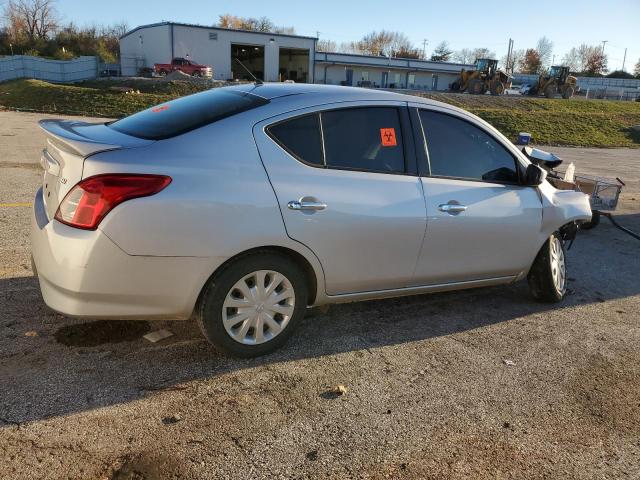  NISSAN VERSA 2019 Серебристый