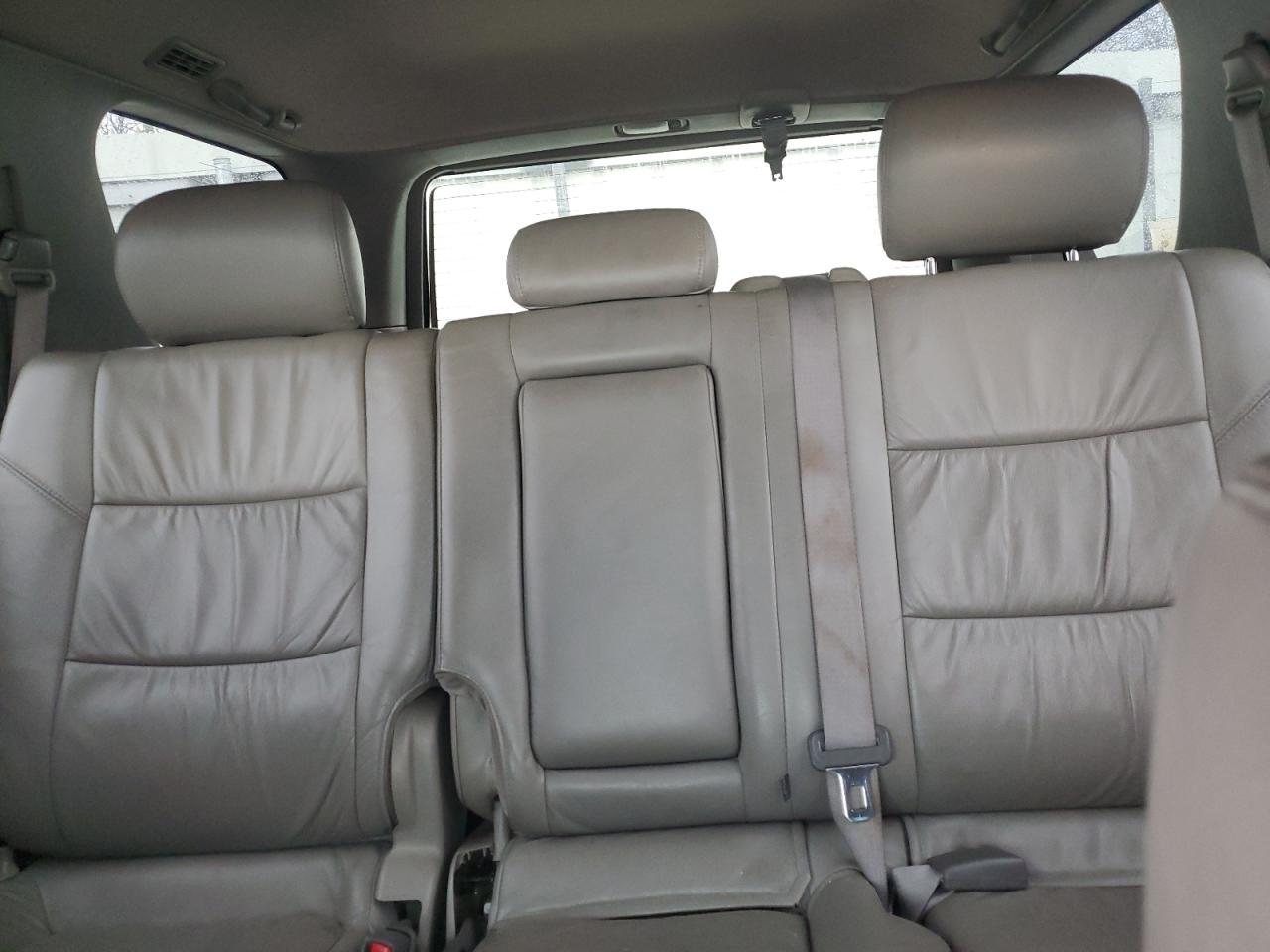 2003 Toyota Sequoia - Image 10