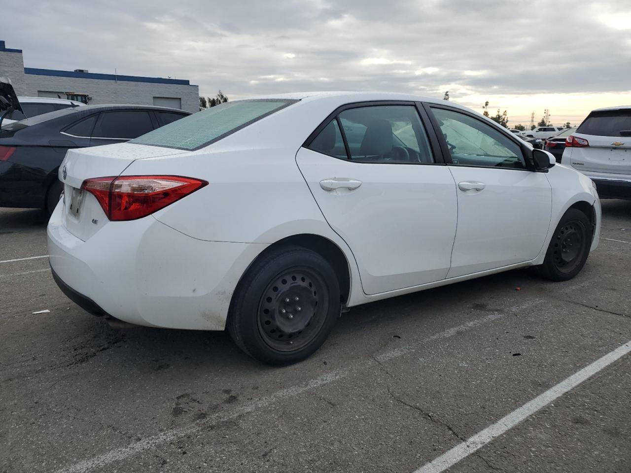 VIN 2T1BURHE6JC052659 2018 TOYOTA COROLLA no.3