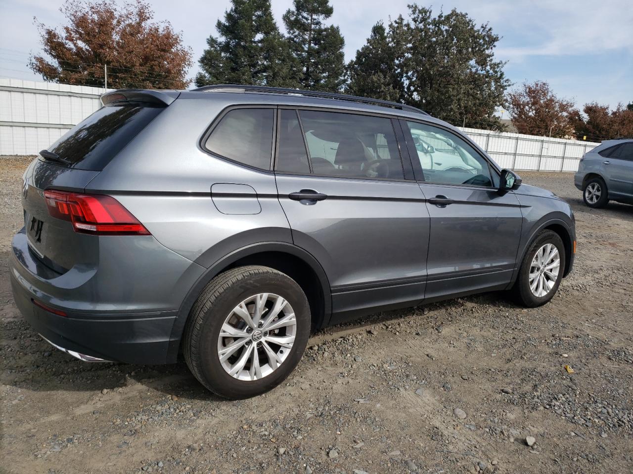 2019 Volkswagen Tiguan - Image 3