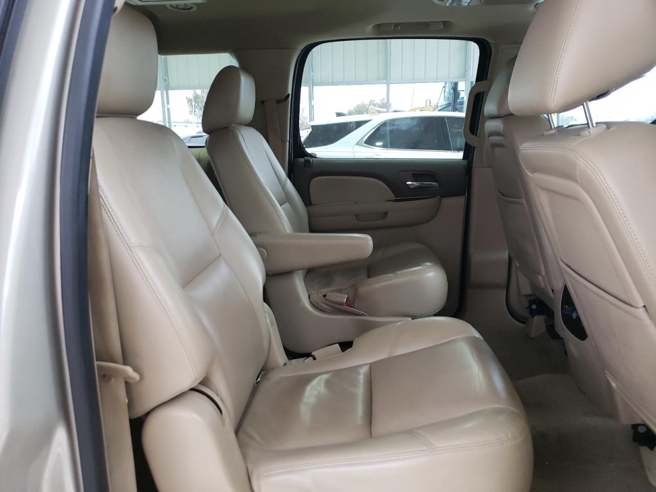 2013 Chevrolet Suburban - Image 11