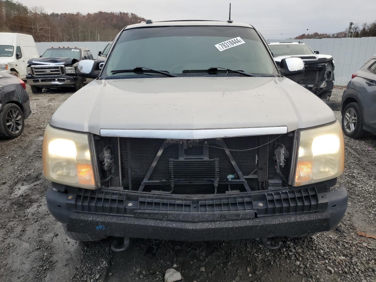 2005 Cadillac Escalade - Image 5