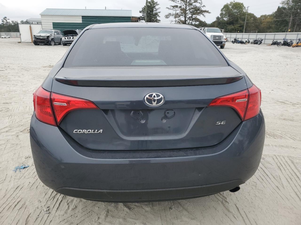 2018 Toyota Corolla L VIN: 5YFBURHE5JP824052 Lot: 78995404