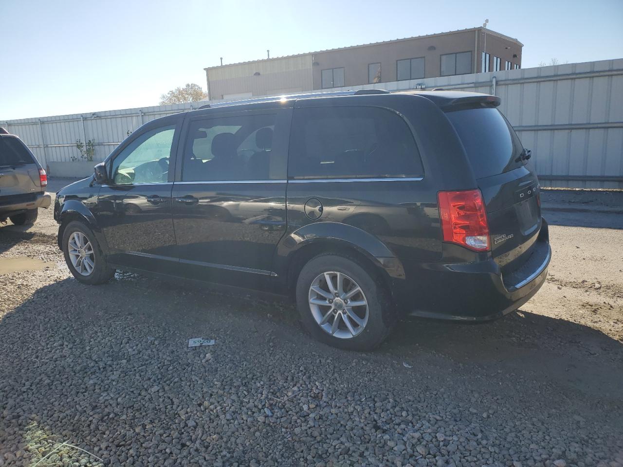 2019 Dodge Caravan - Image 2