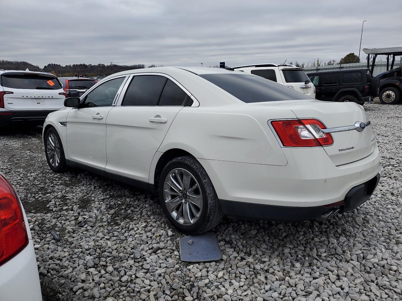 2010 Ford Taurus - Image 2