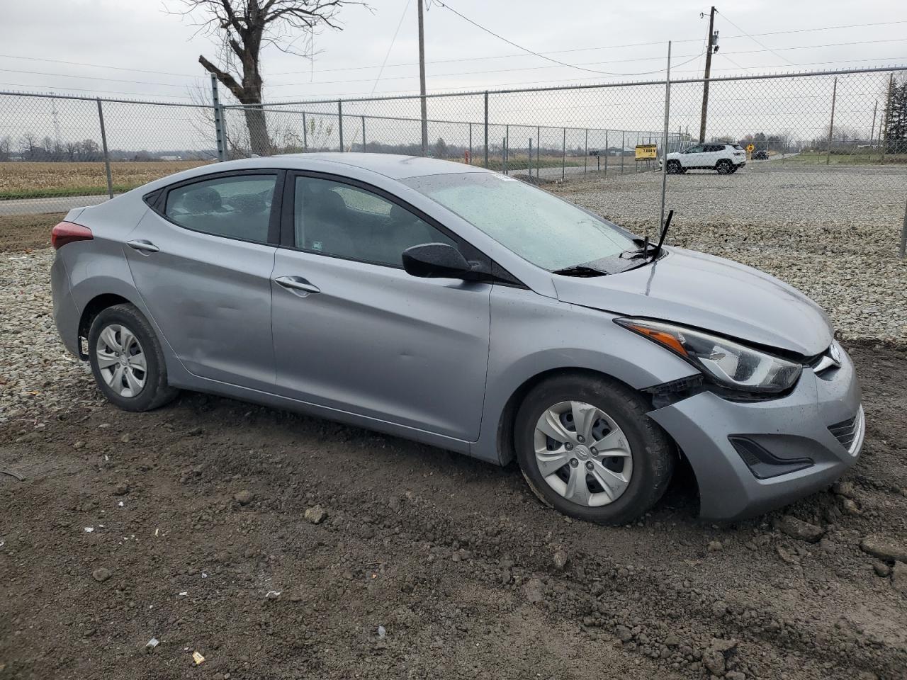 2016 Hyundai Elantra - Image 4