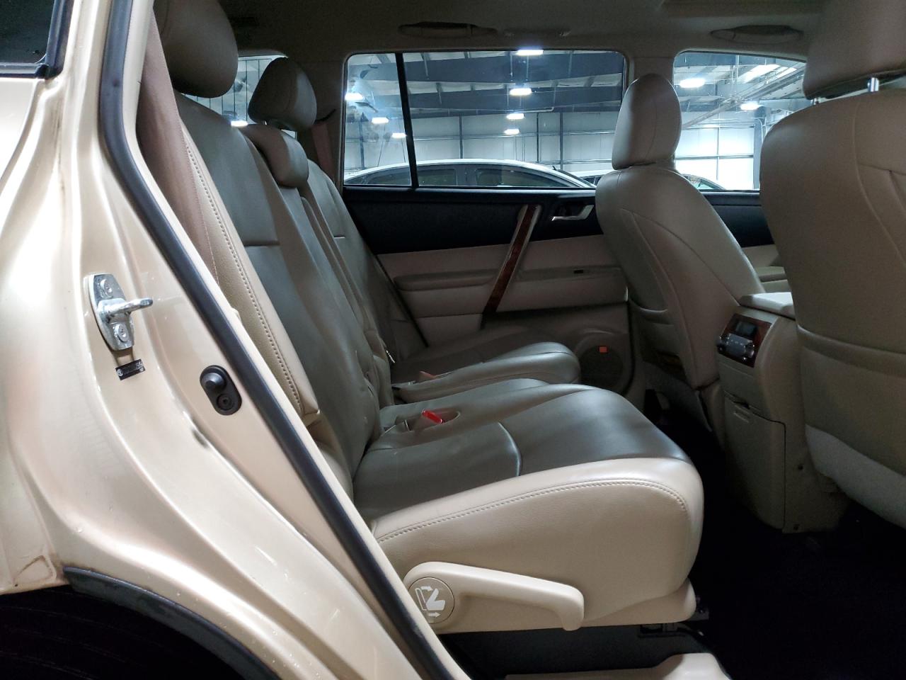 2013 Toyota Highlander - Image 12