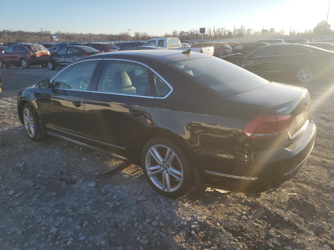 2015 Volkswagen Passat - Image 2