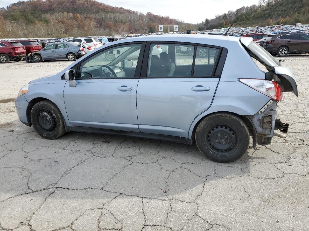 2011 Nissan Versa - Image 2