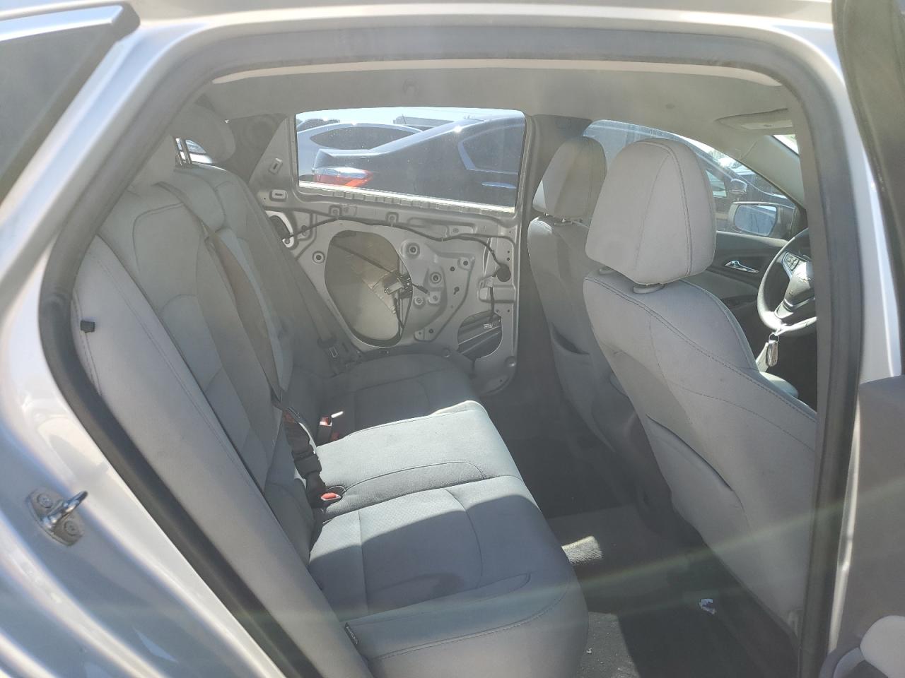 2017 Chevrolet Malibu - Image 10