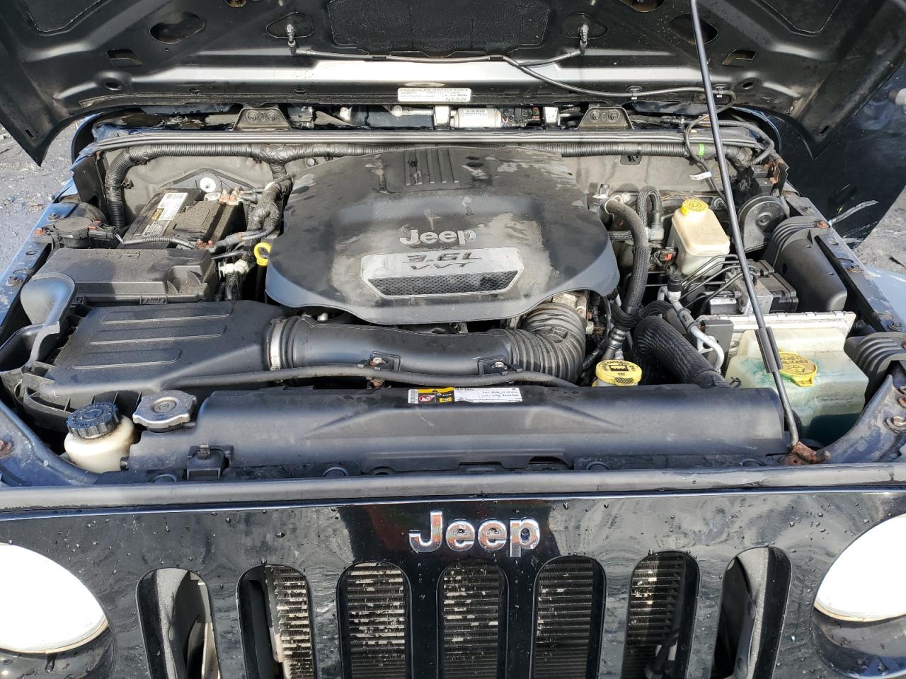 2013 Jeep Wrangler - Image 12