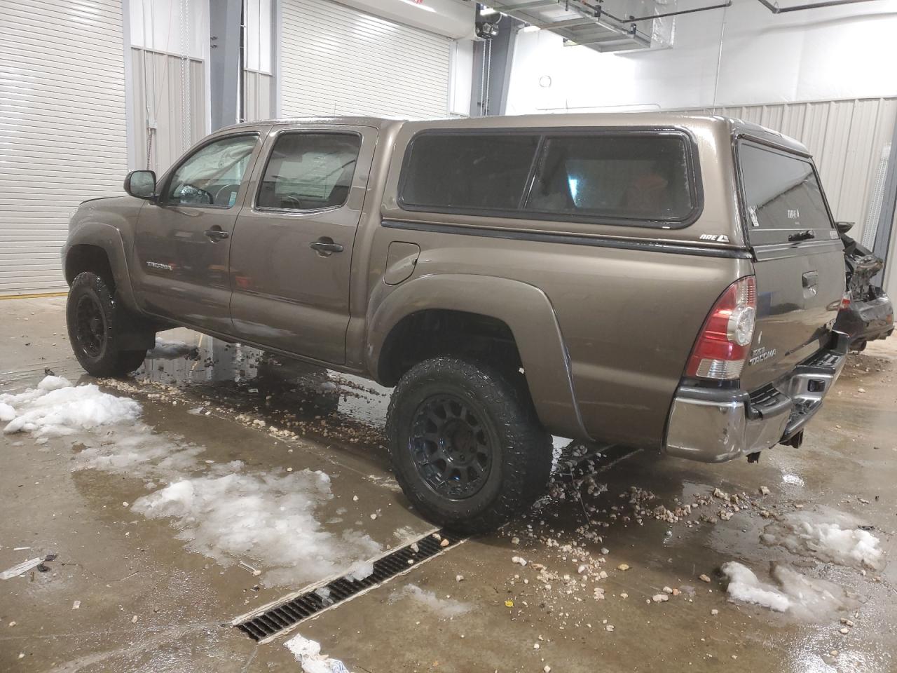 2015 Toyota Tacoma - Image 2