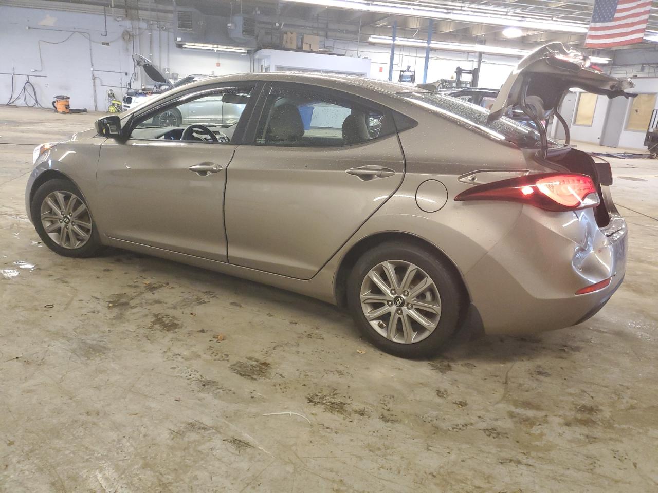 2016 Hyundai Elantra - Image 2