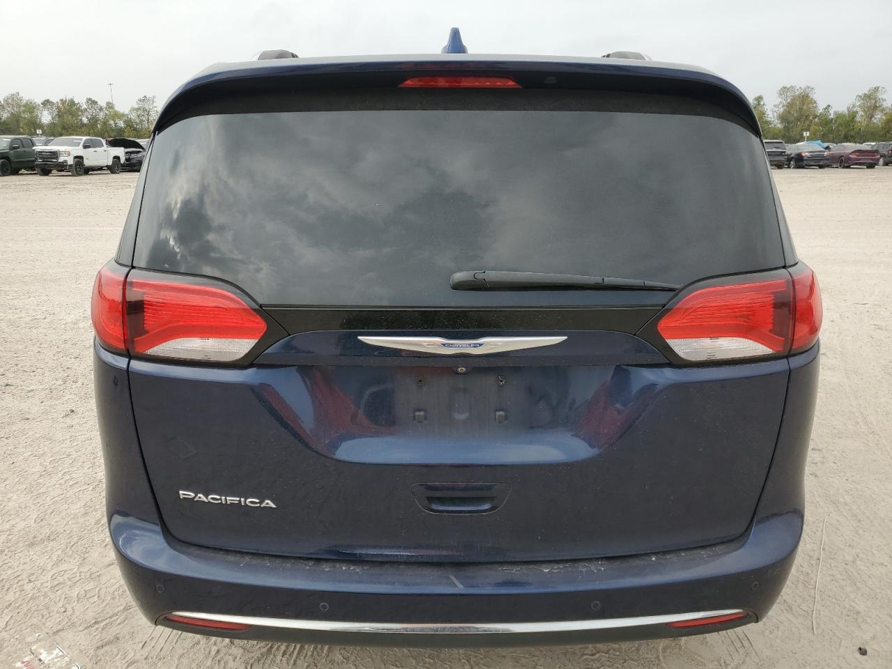 2017 Chrysler Pacifica - Image 6