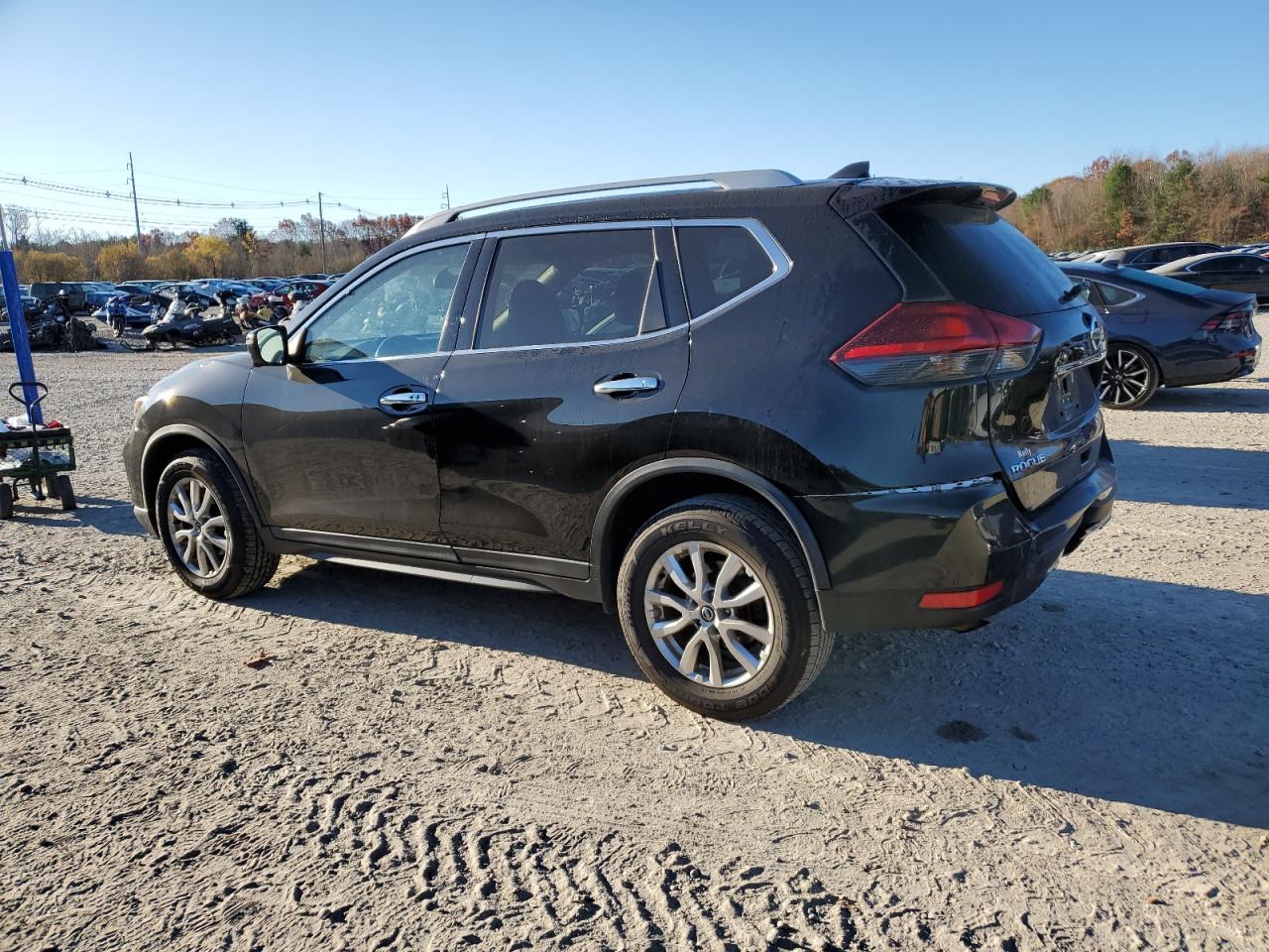 2018 Nissan Rogue - Image 2