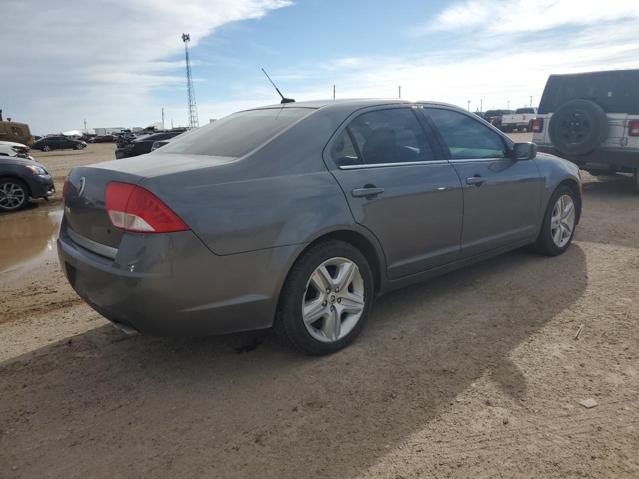2010 Mercury Milan - Image 3