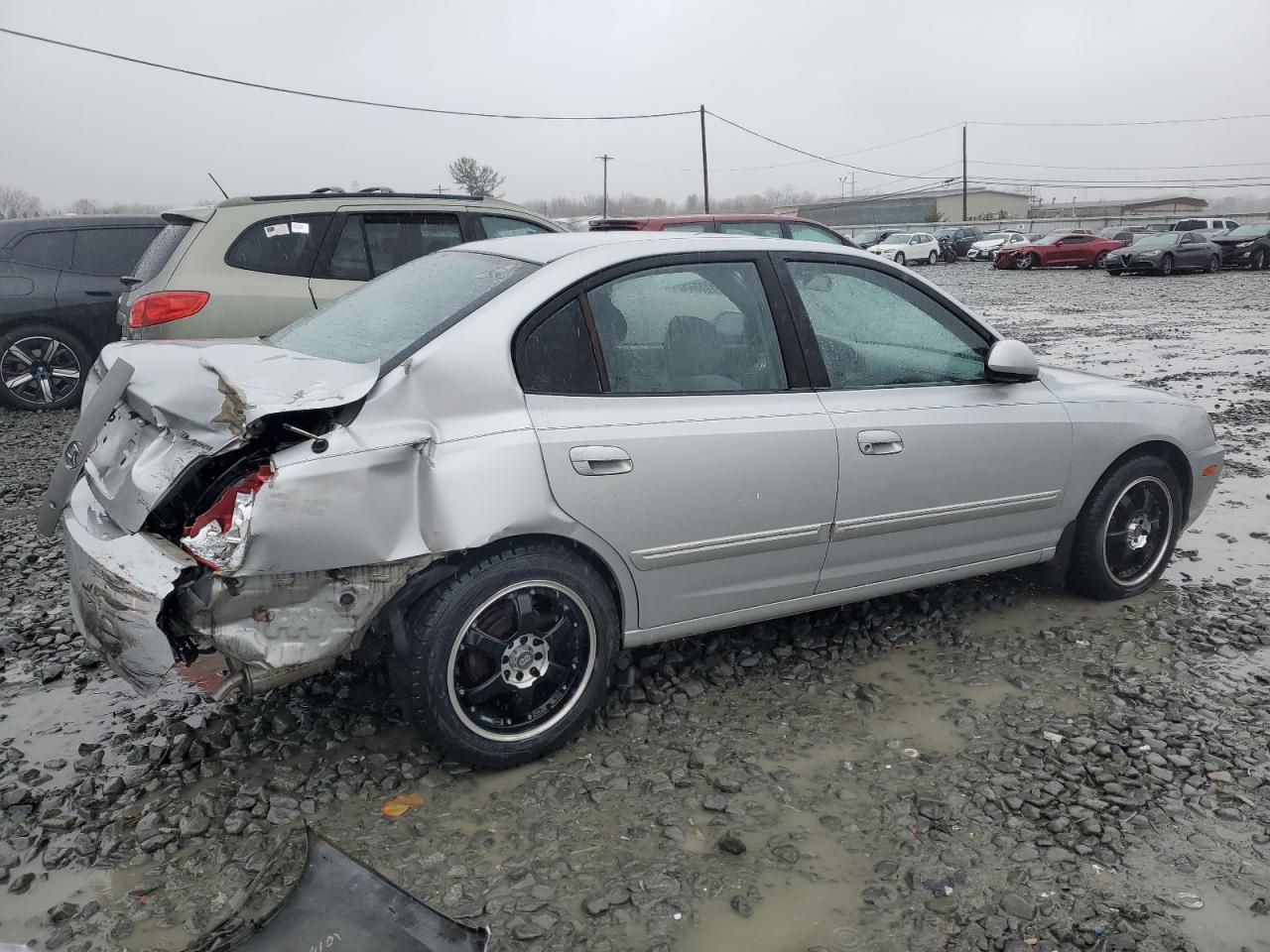 2004 Hyundai Elantra - Image 3