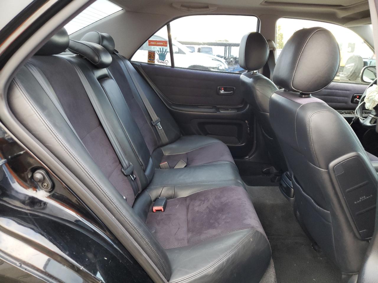 2001 Lexus IS - Image 10