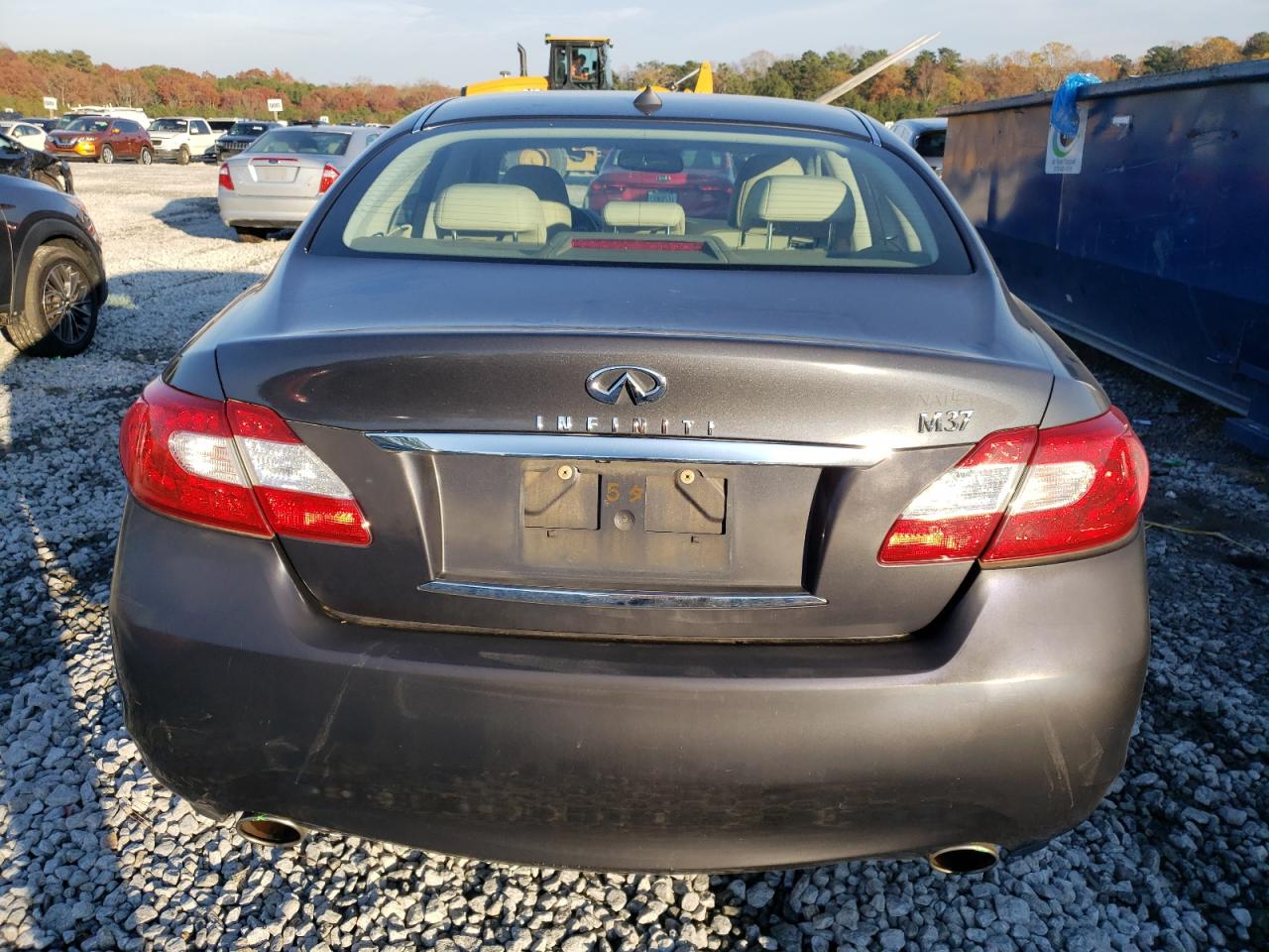2011 Infiniti M - Image 6