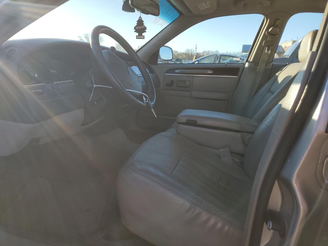 2007 Lincoln Town Car - Image 7