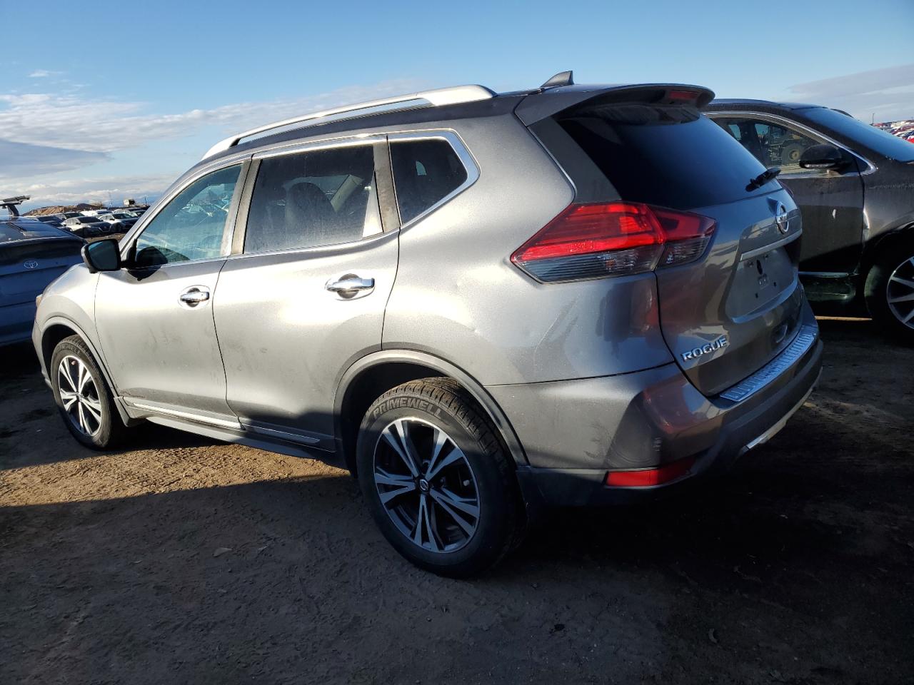 5N1AT2MV2HC889421 2017 NISSAN ROGUE - Image 2