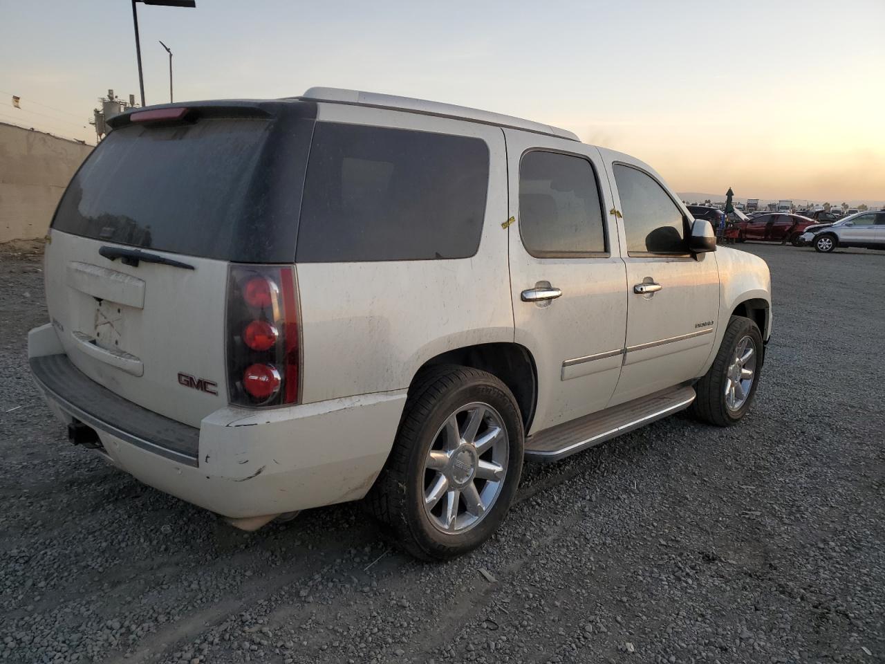 VIN 1GKS1EEF7ER180648 2014 GMC YUKON no.3