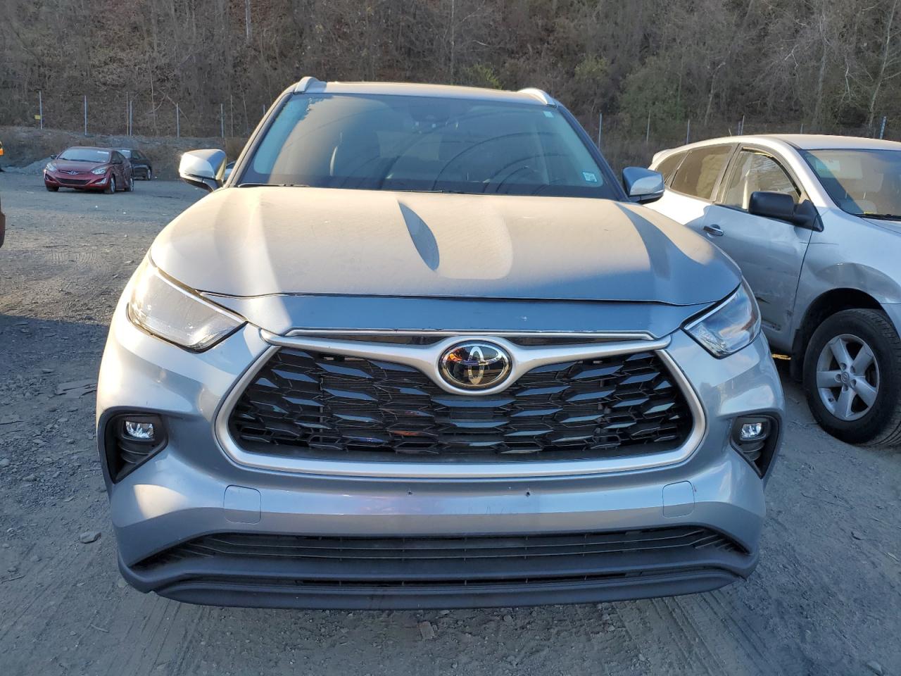 2022 Toyota Highlander - Image 5