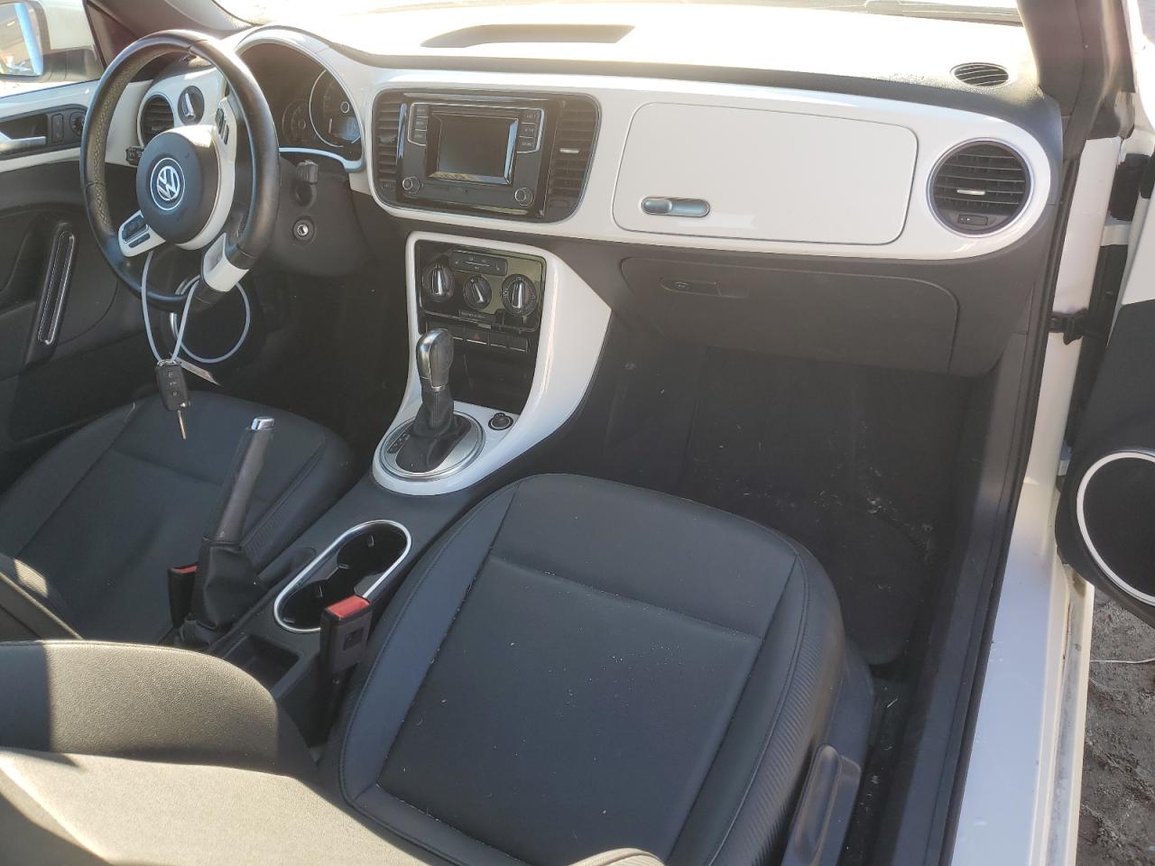 2018 Volkswagen Beetle - Image 8