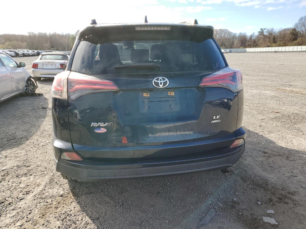2017 Toyota RAV 4 - Image 6