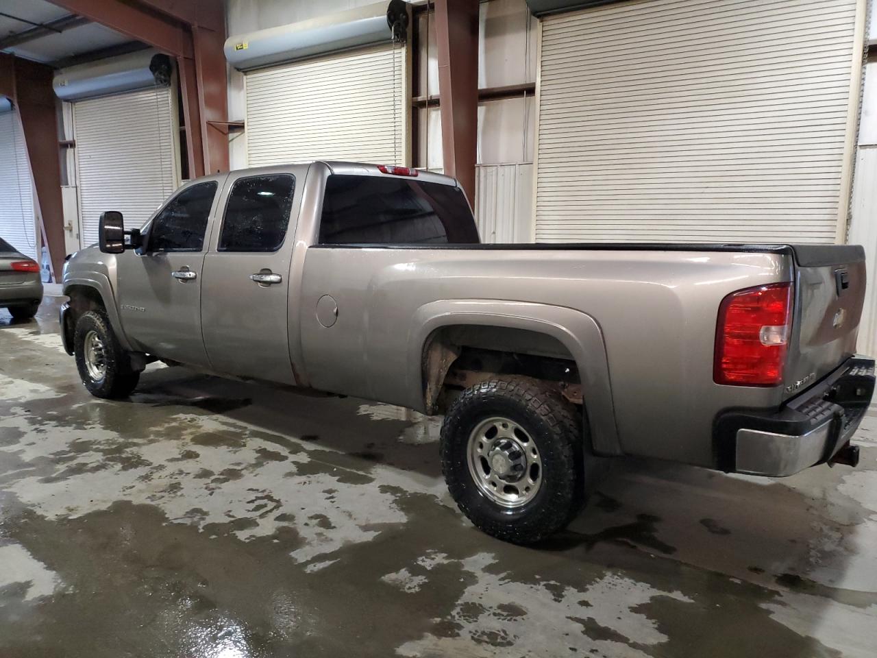 2009 Chevrolet Silverado - Image 2