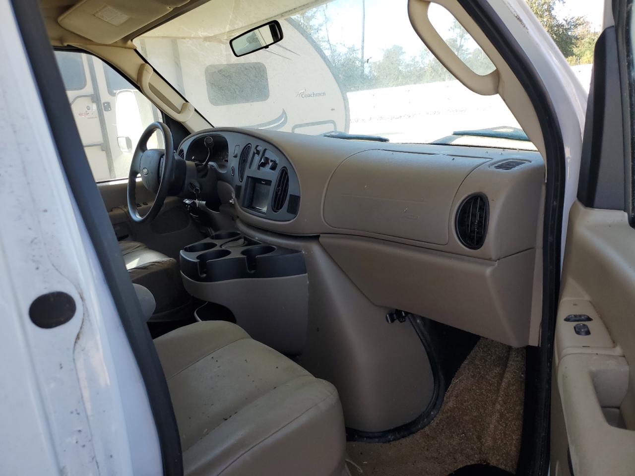 2009 Ford Econoline - Image 5