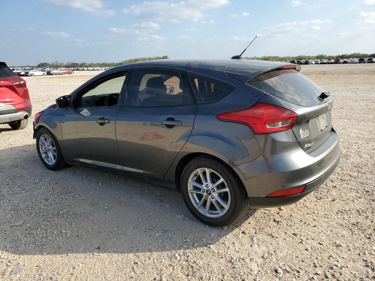 VIN 1FADP3K24JL330727 2018 FORD FOCUS no.2