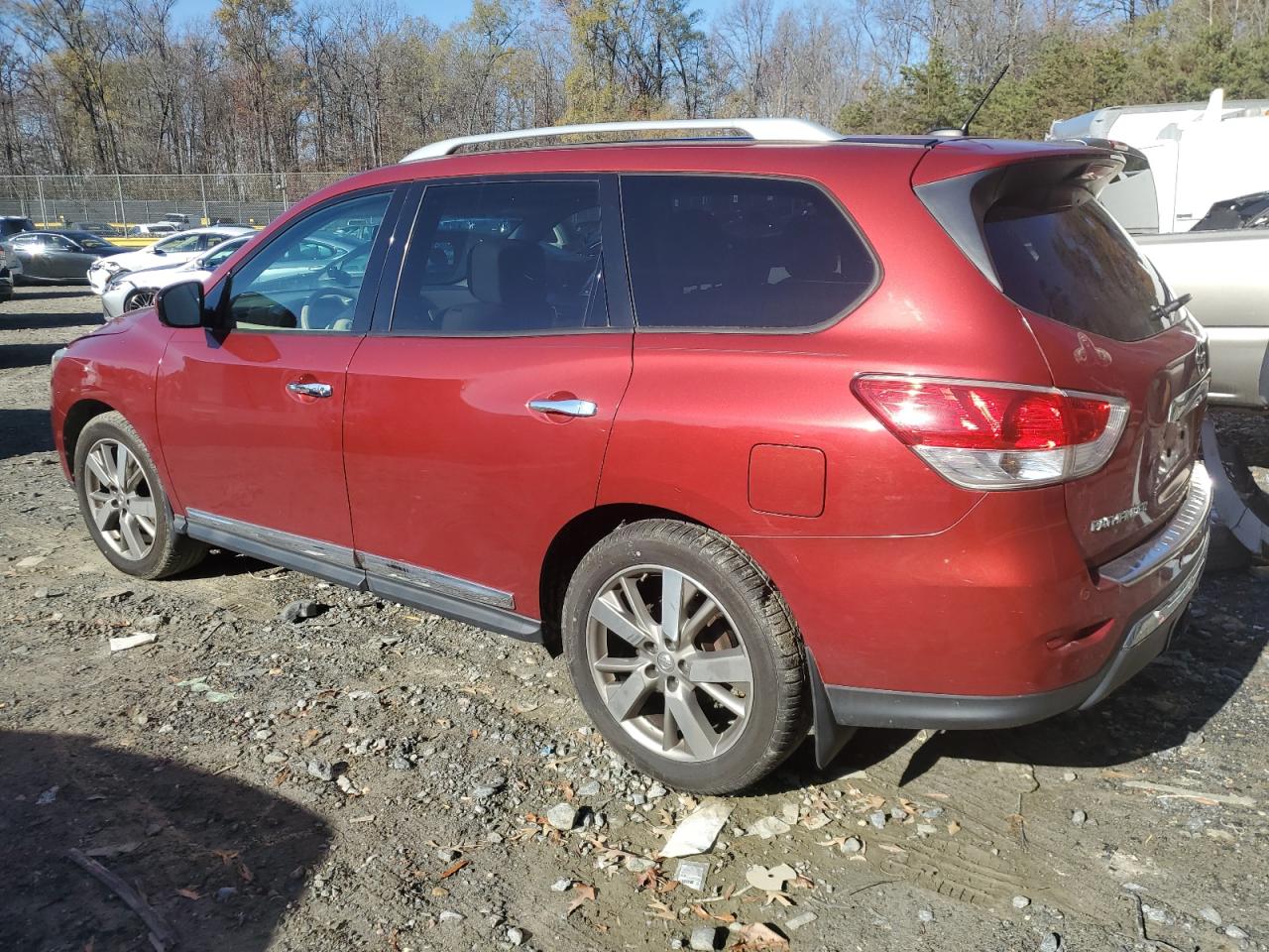 2015 Nissan Pathfinder - Image 2