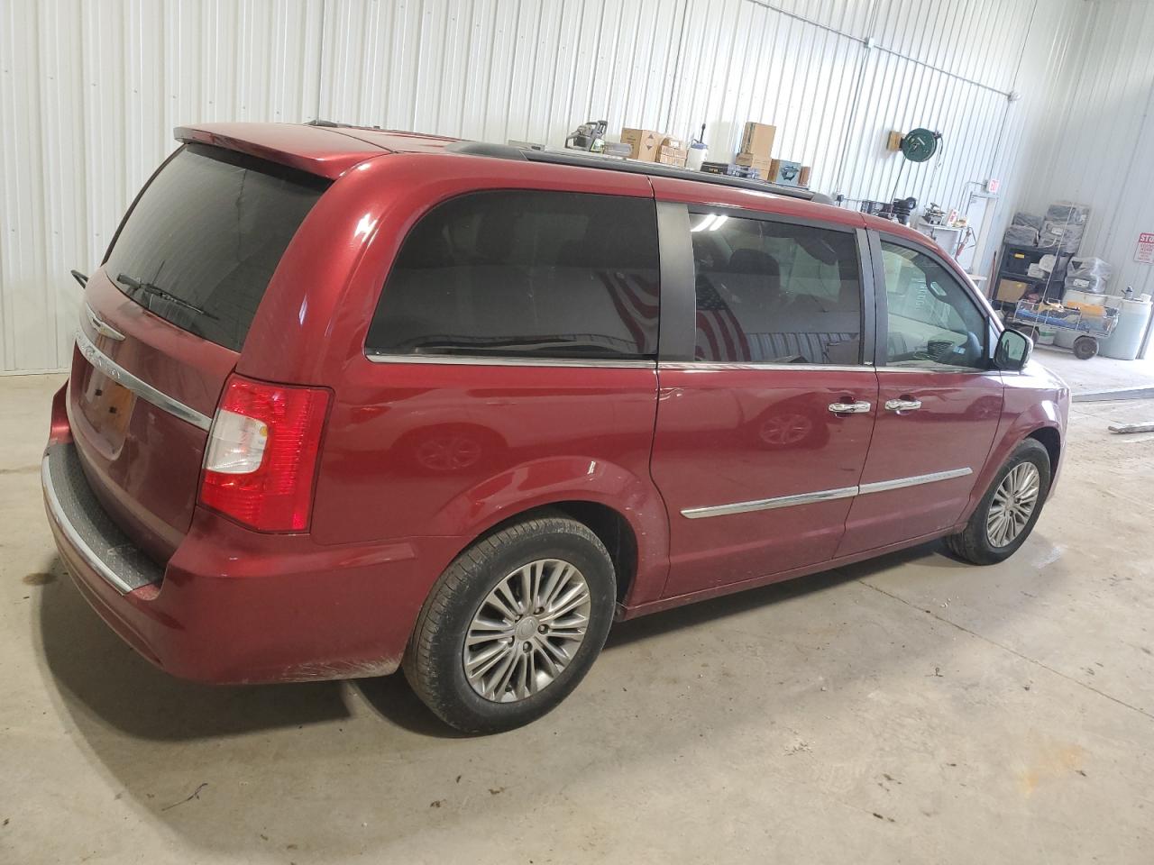 2014 Chrysler Town & Country - Image 3