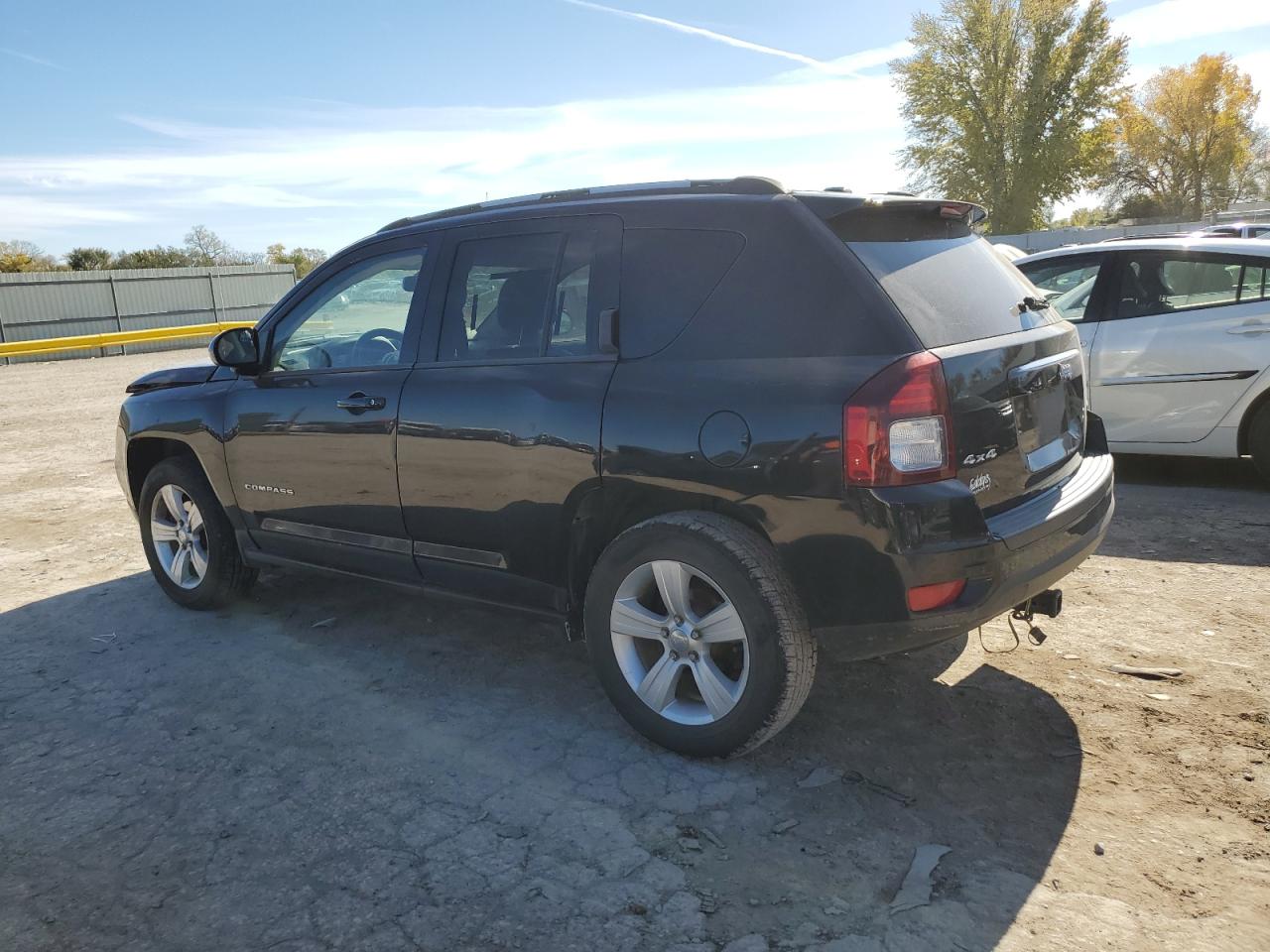 VIN 1C4NJDEB4FD217007 2015 JEEP COMPASS no.2