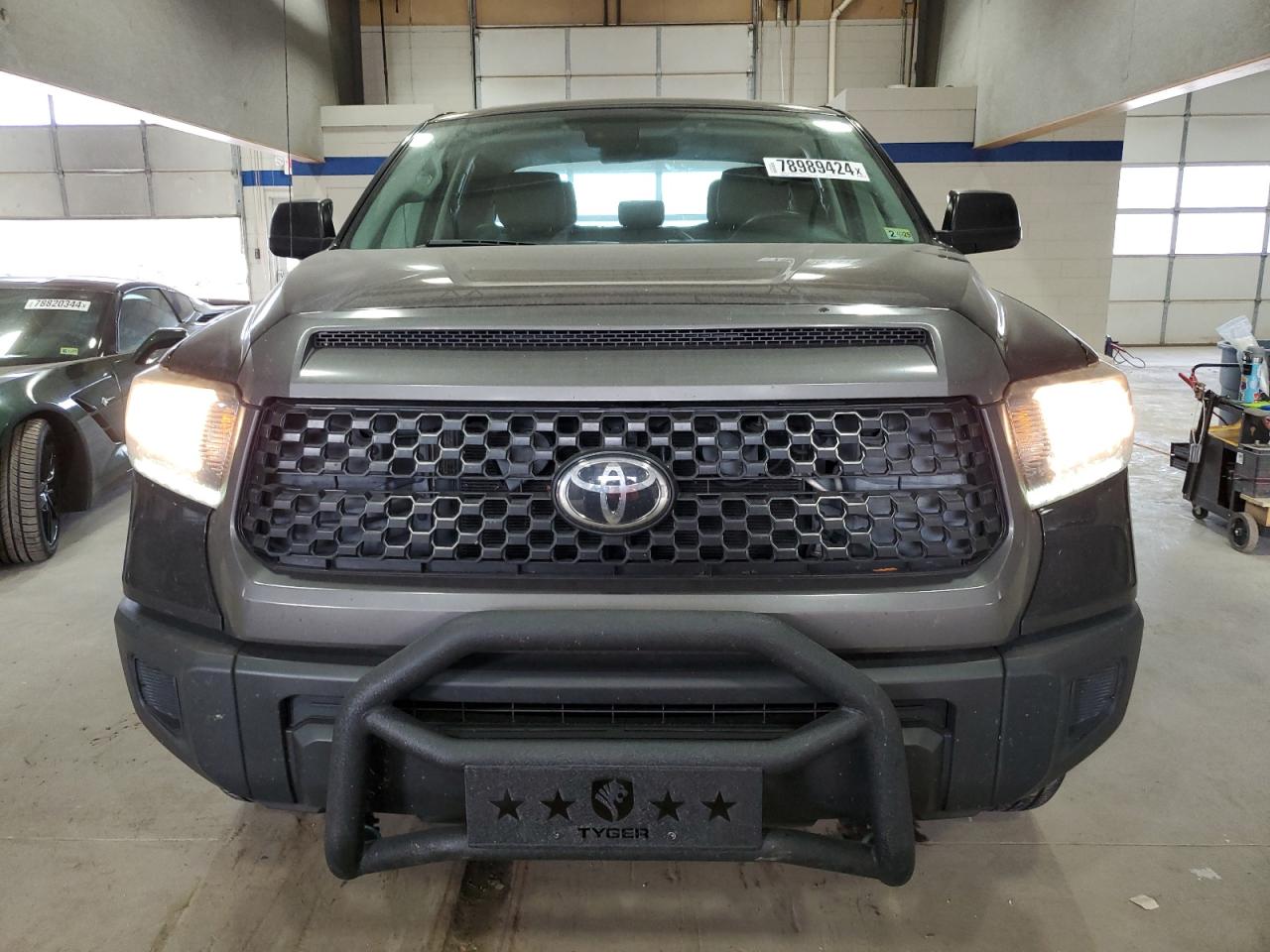 VIN 5TFRM5F14JX124015 2018 TOYOTA TUNDRA no.5