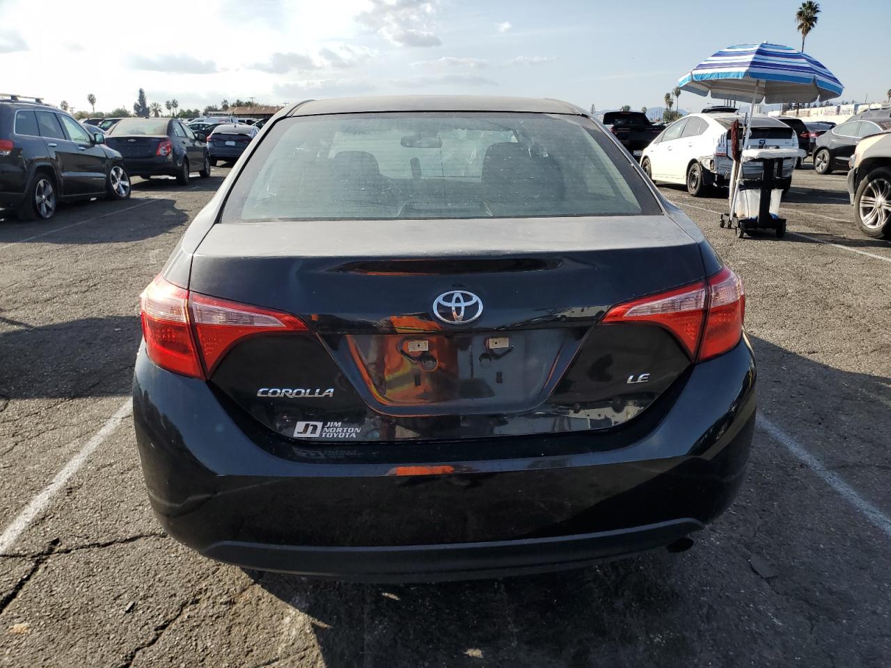 2018 Toyota Corolla L VIN: 5YFBURHE9JP812437 Lot: 80963444