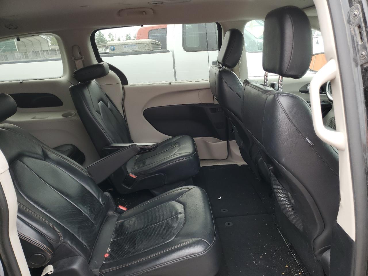 2020 Chrysler Pacifica - Image 12