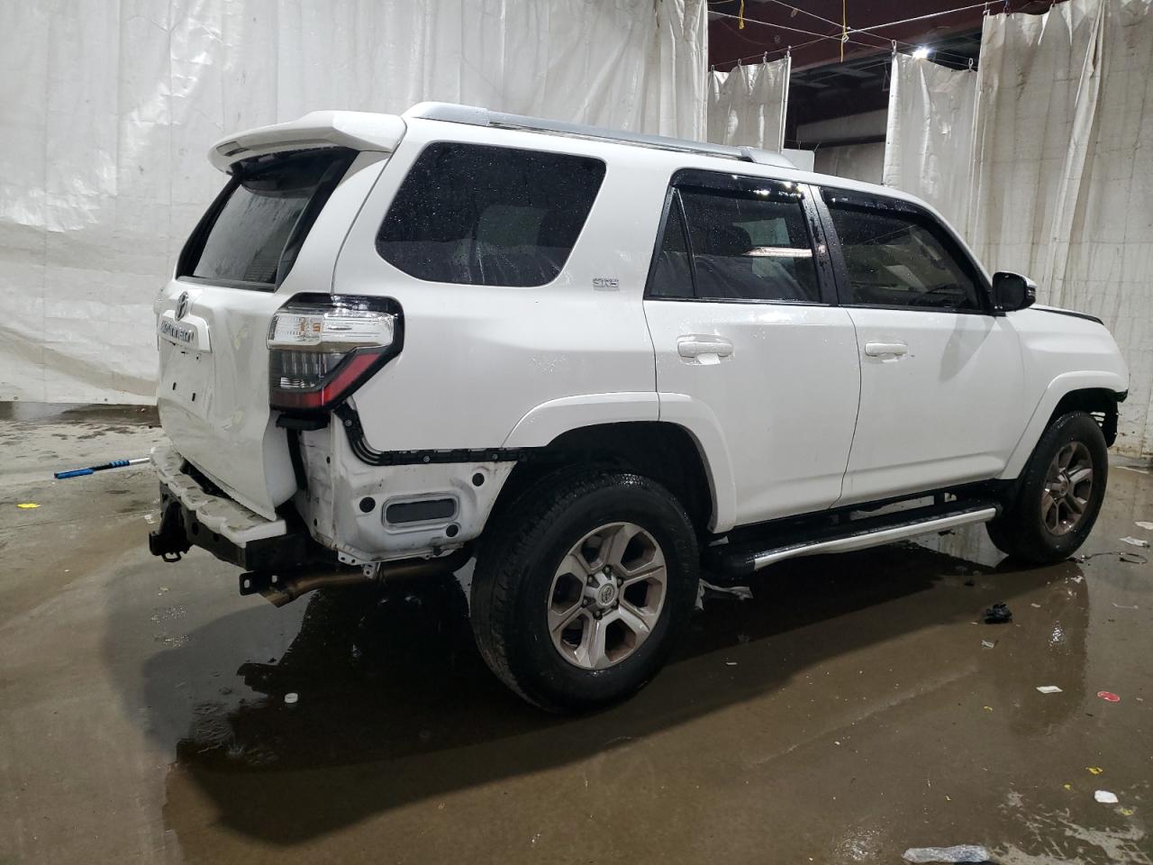 VIN JTEBU5JR3J5585681 2018 TOYOTA 4RUNNER no.3