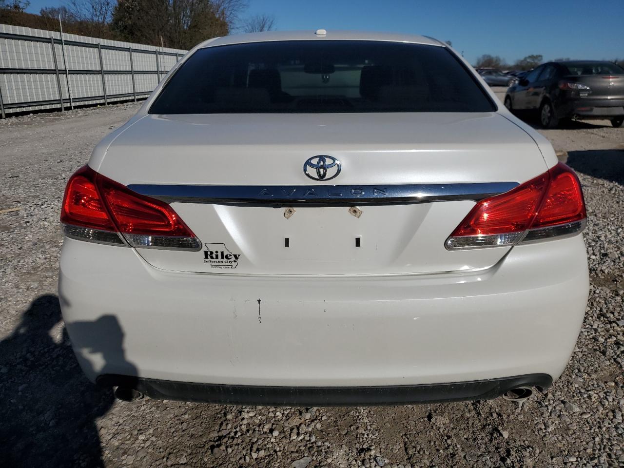 2012 Toyota Avalon - Image 6