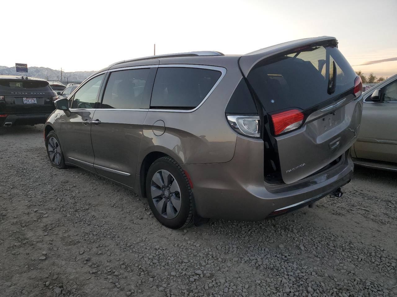 2018 Chrysler Pacifica - Image 2