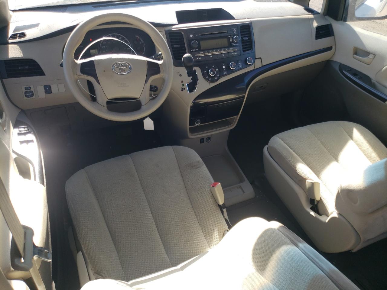2011 Toyota Sienna - Image 8