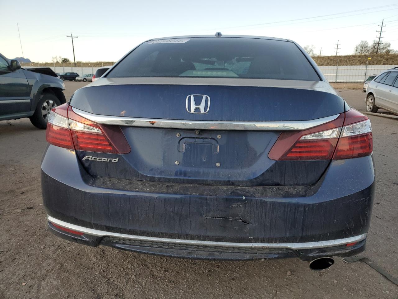 2017 Honda Accord Exl VIN: 1HGCR2F81HA008322 Lot: 81108044